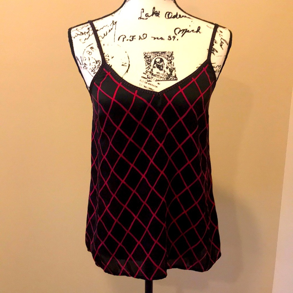 Express black and pink tank